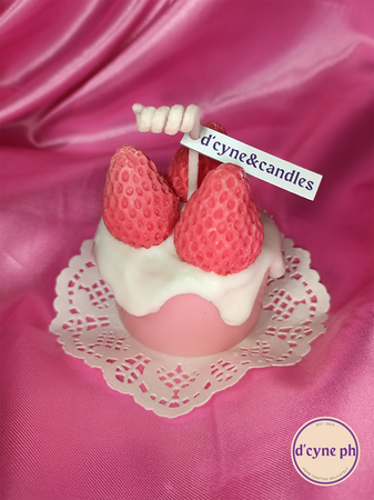 Strawberry Mini Cake Candle